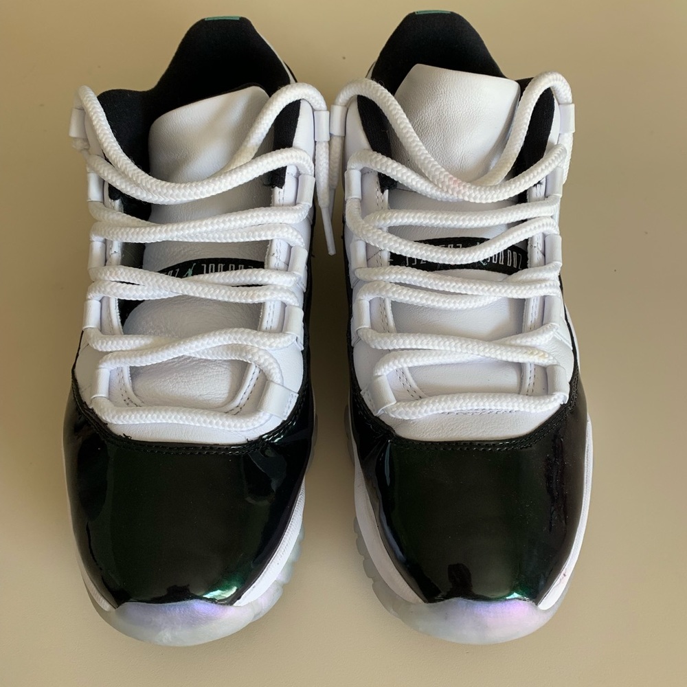 Air Jordan 11 retros low emerald